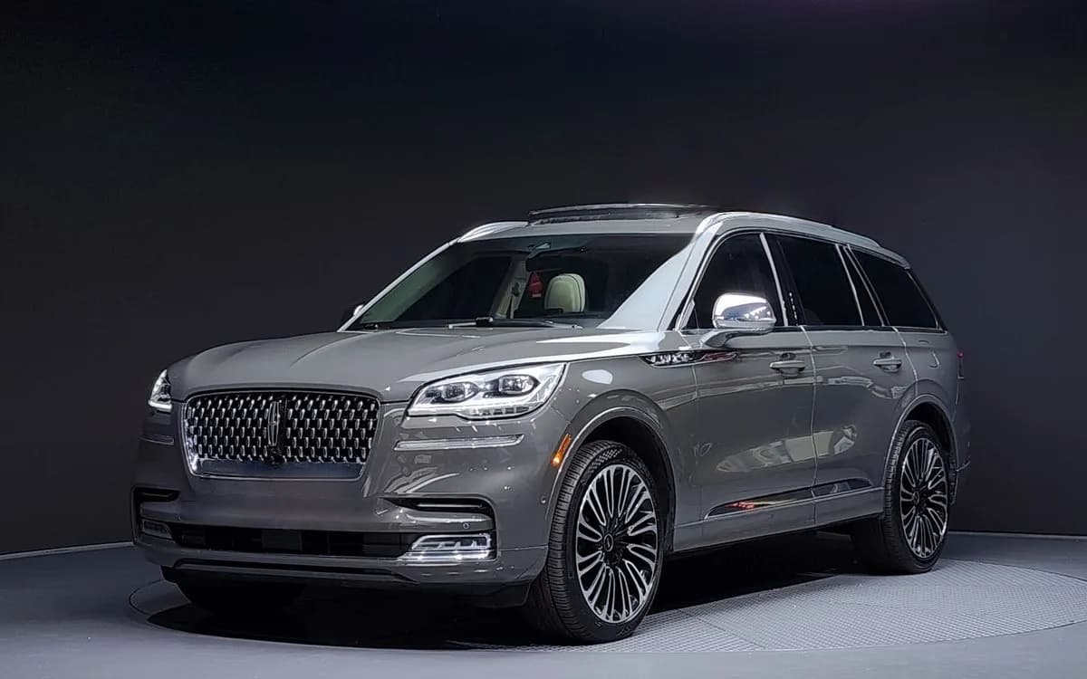 Lincoln AVIATOR BLACK LABEL