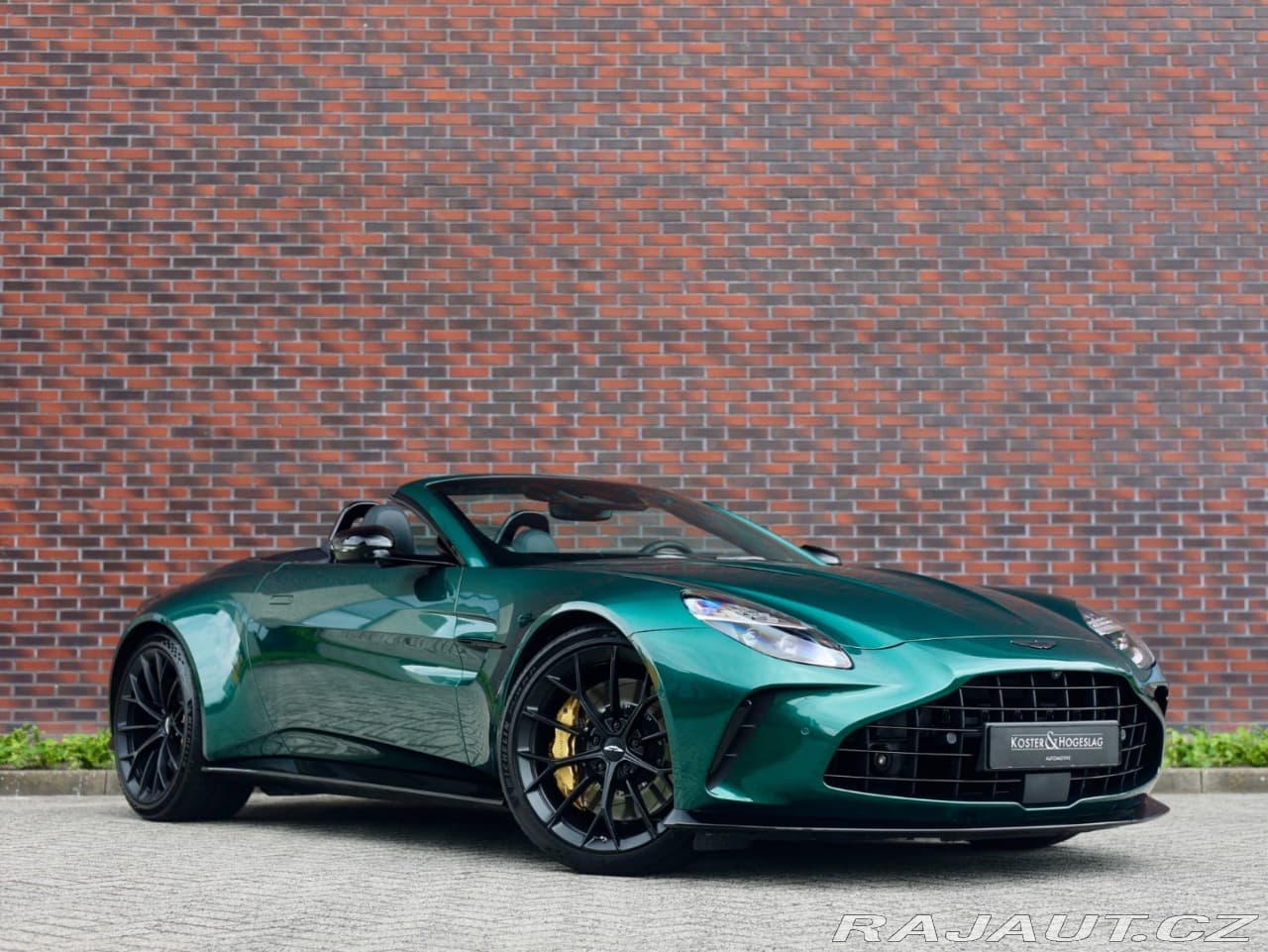 2025 Aston Martin V8 VANTAGE