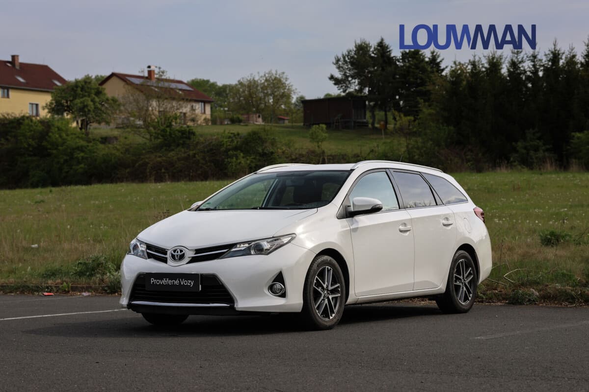 2015 Toyota AURIS