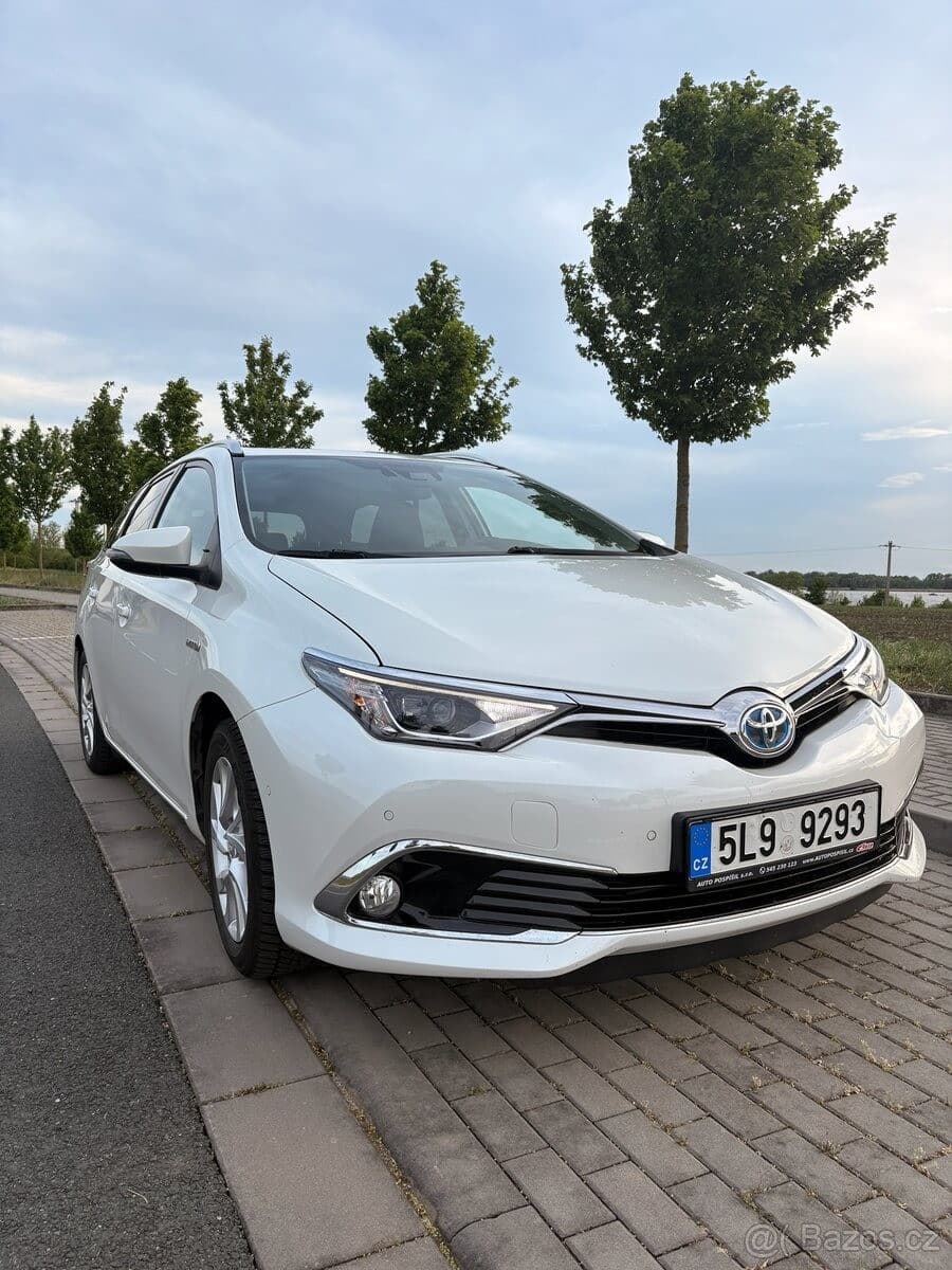 2017 Toyota AURIS