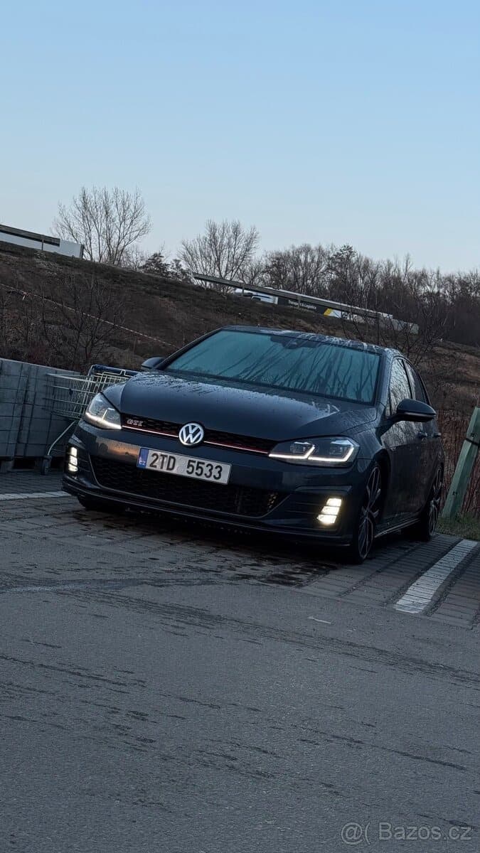 2017 Volkswagen GOLF